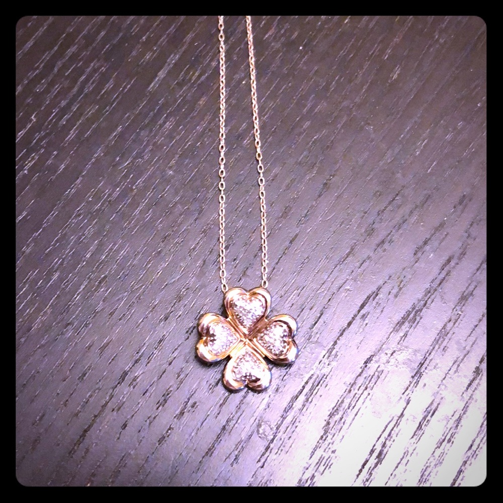 Clover rose gold necklace